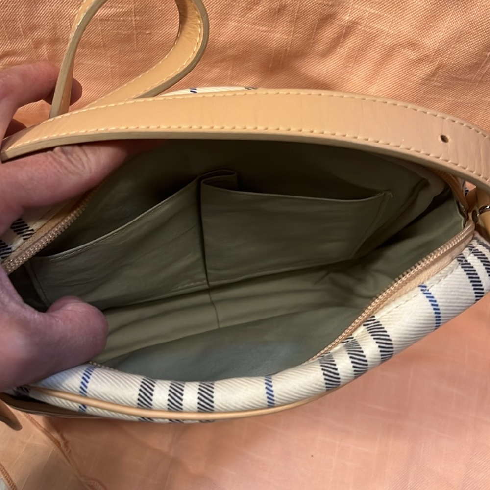 EUC authentic Burberry shoulder bag - Picture 10 of 10